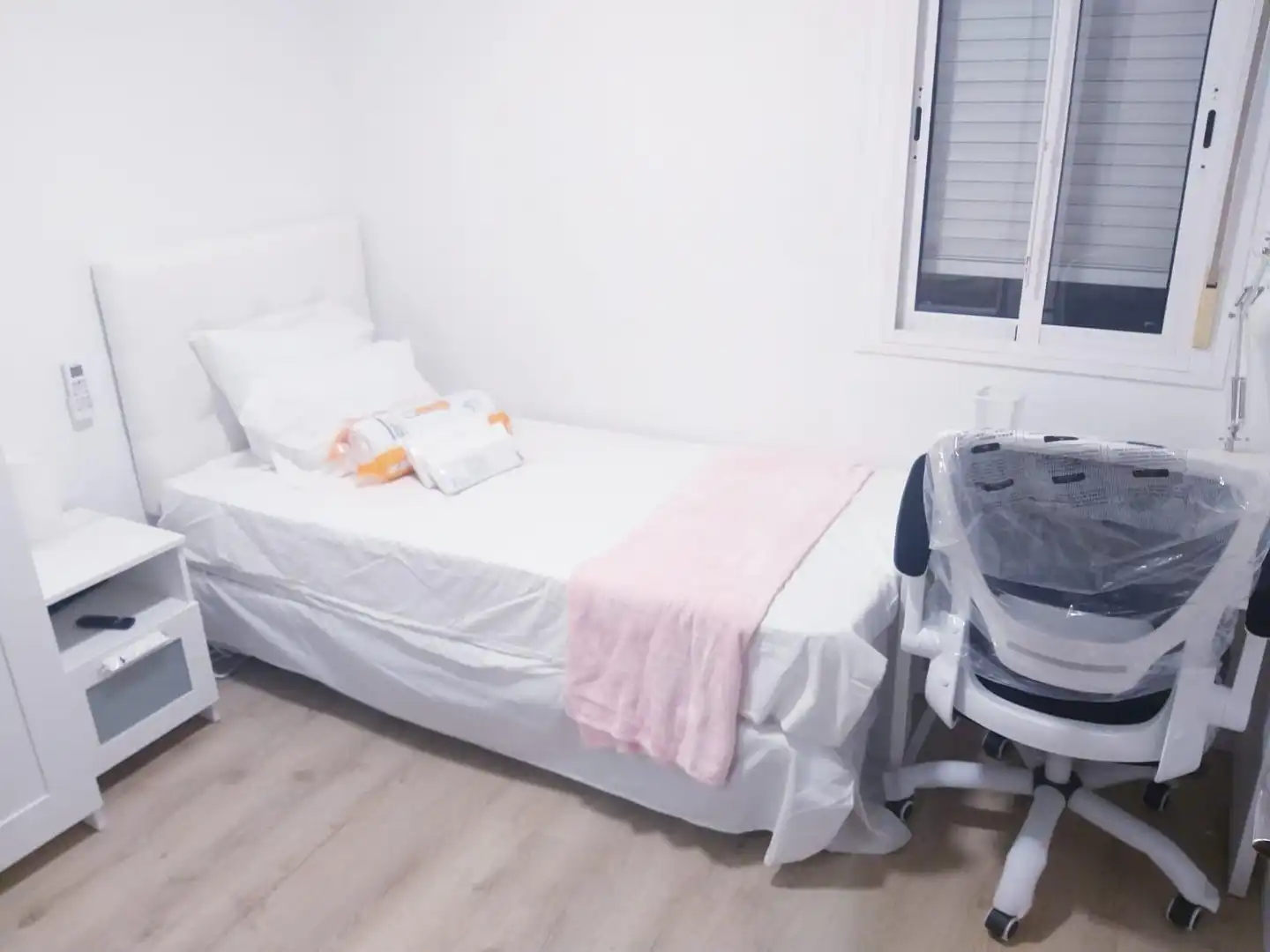 Bedroom of Flat for rent in Sevilla  with Air Conditioner and Furnished