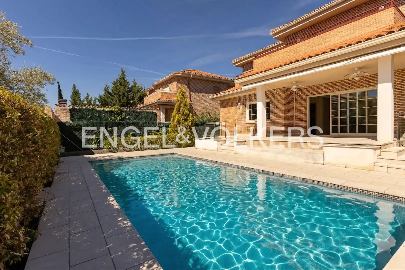 Swimming pool of Houses for sale in Villanueva de la Cañada  with Air Conditioner, Heating and Private garden