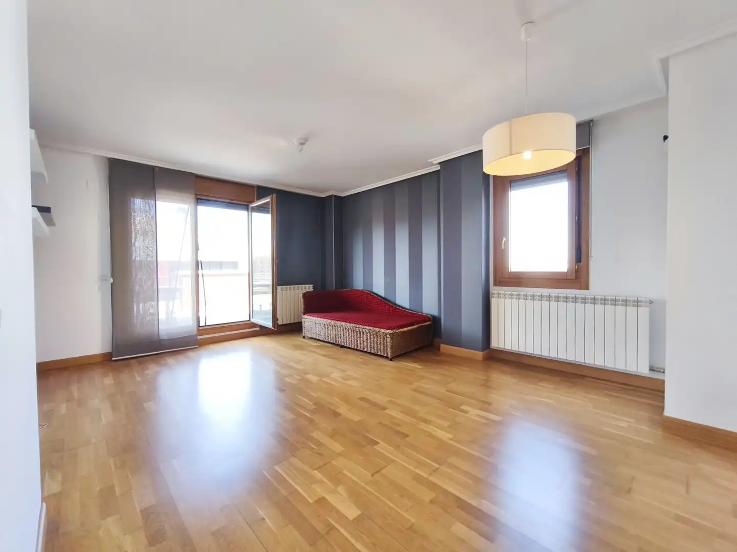Sala de estar de Piso en venta en  Logroño con Aire acondicionado, Jardín privado y Parquet