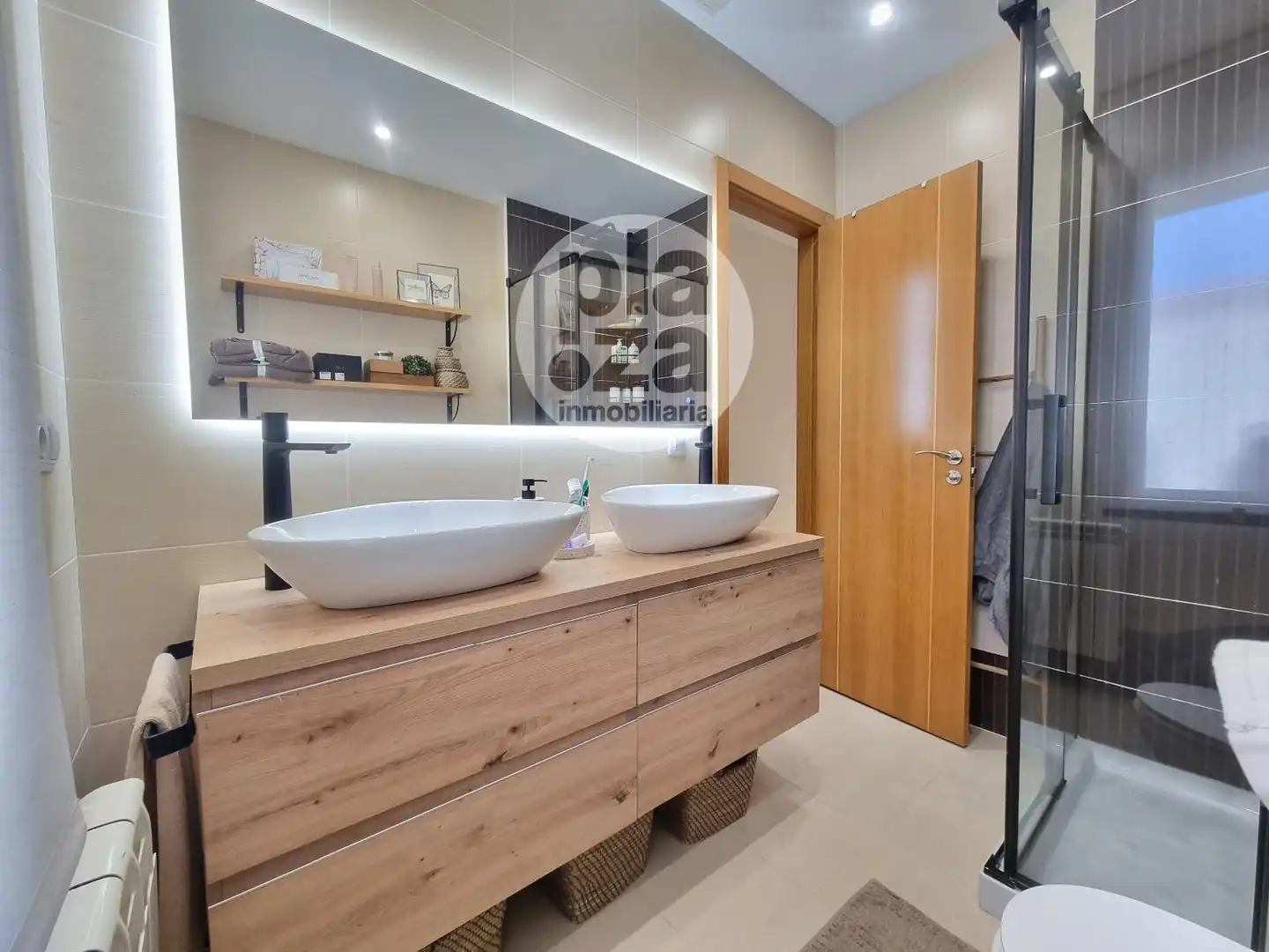 Badezimmer von Maisonette zum Verkauf in Buniel mit Heizung, Terrasse und Abstellraum
