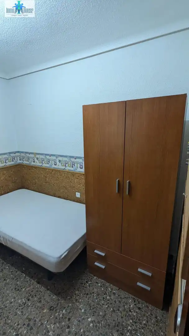 Dormitori de Pis en venda en Albacete amb Calefacció, Moblat i Balcó