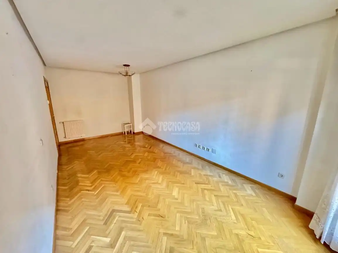 Flat for sale in Madrid  with Heating and Community pool