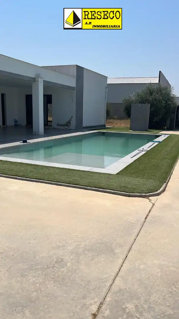 Villa mit Pool zum Verkauf in Parque de la Constitución 5a