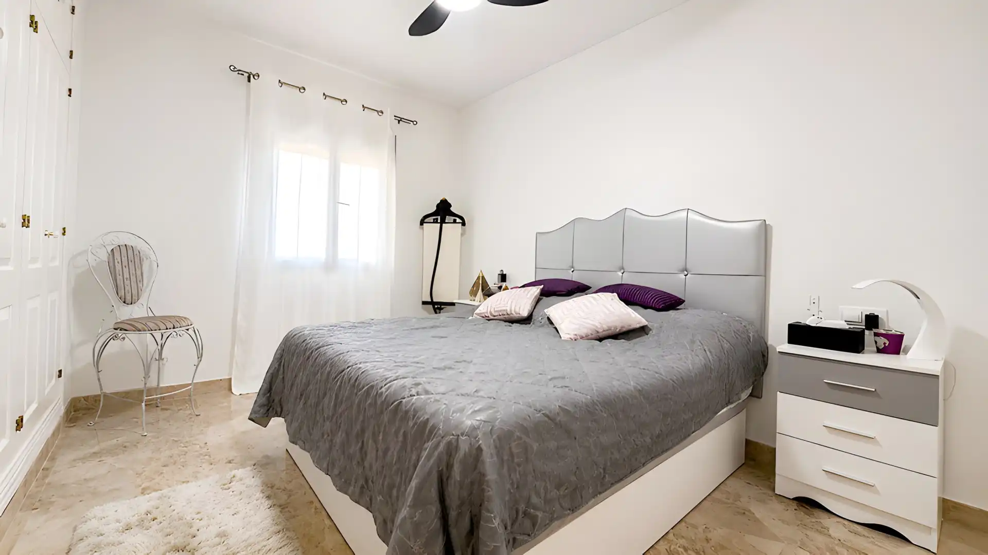 Habitación de Planta baja en venta en Marbella con Aire acondicionado, Terraza y Trastero