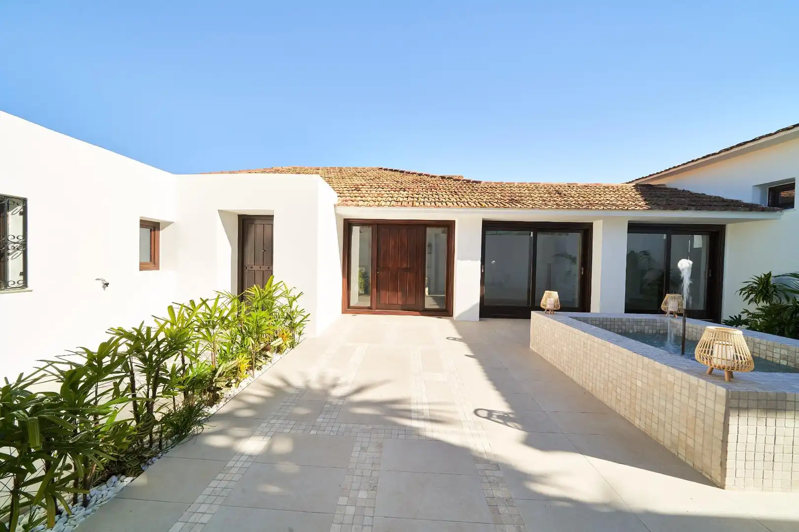 Vista exterior de Casa o chalet en venta en Marbella con Aire acondicionado, Calefacción y Jardín privado