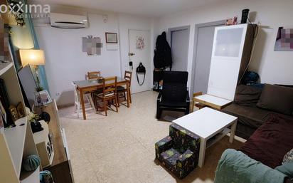 Living room of Flat for sale in  Sevilla Capital  with Air Conditioner, Terrace and Balcony