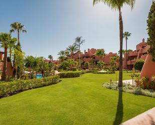 Jardí de Apartament en venda en Estepona amb Terrassa i Piscina comunitària