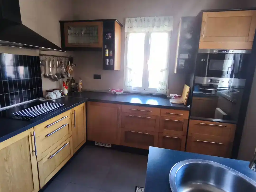 Cuina de Casa adosada en venda en Langreo amb Jardí privat, Traster i Moblat