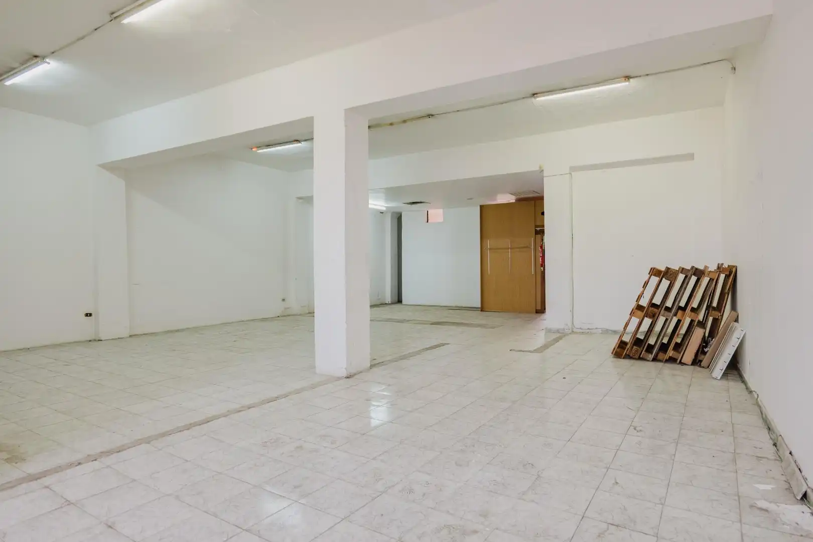 Business premises for sale in Avenida AVENIDA DE CARLOS V 32, imagen 12
