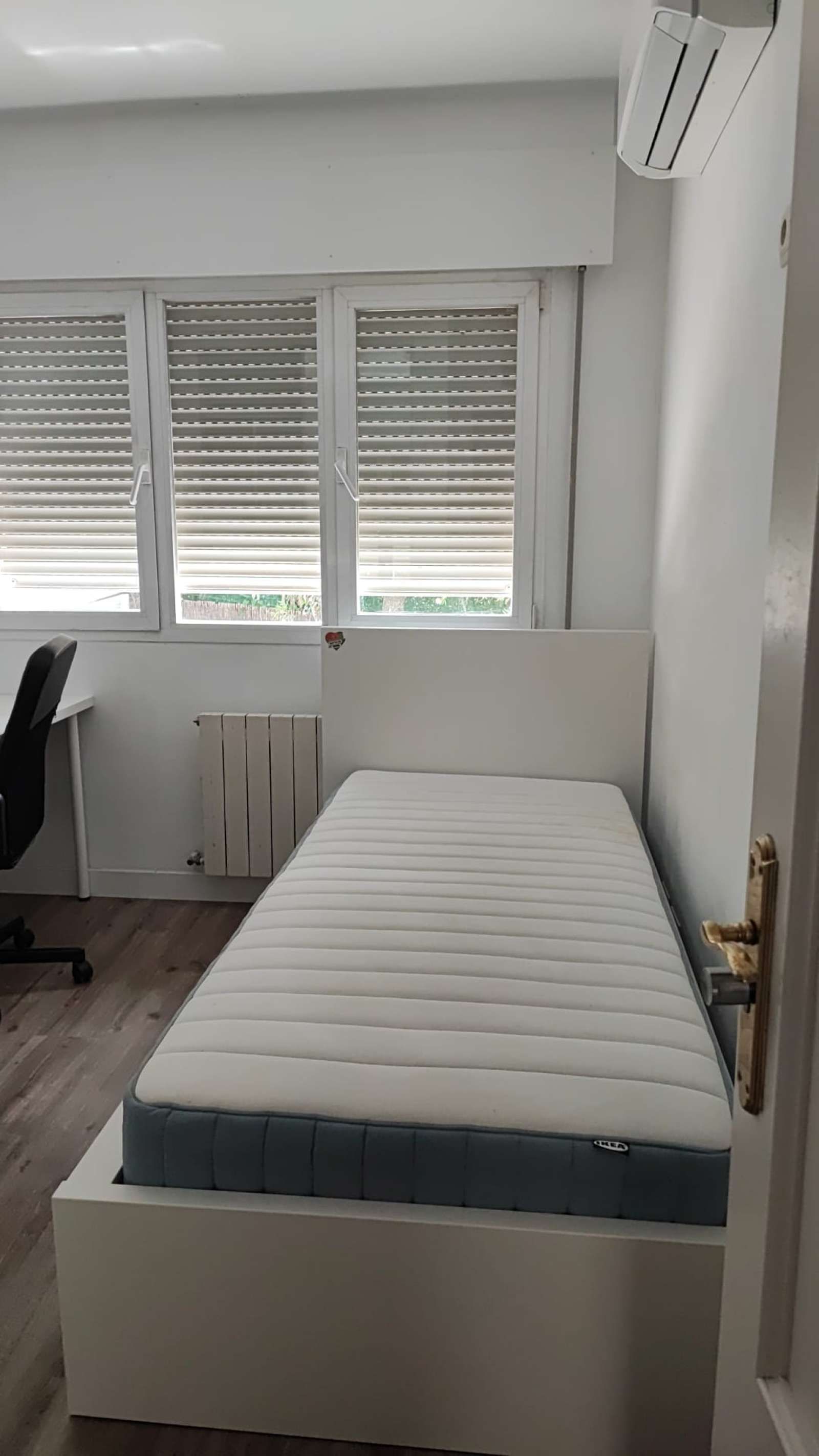 Bedroom of Flat to share in Pozuelo de Alarcón  with Air Conditioner and Terrace