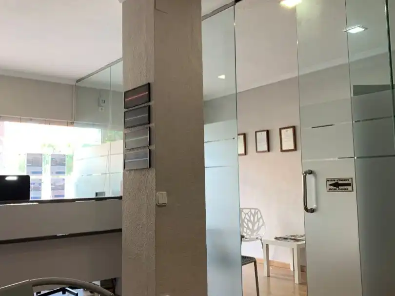 Büro zur Miete in Dénia mit Klimaanlage, Heizung und Möbliert