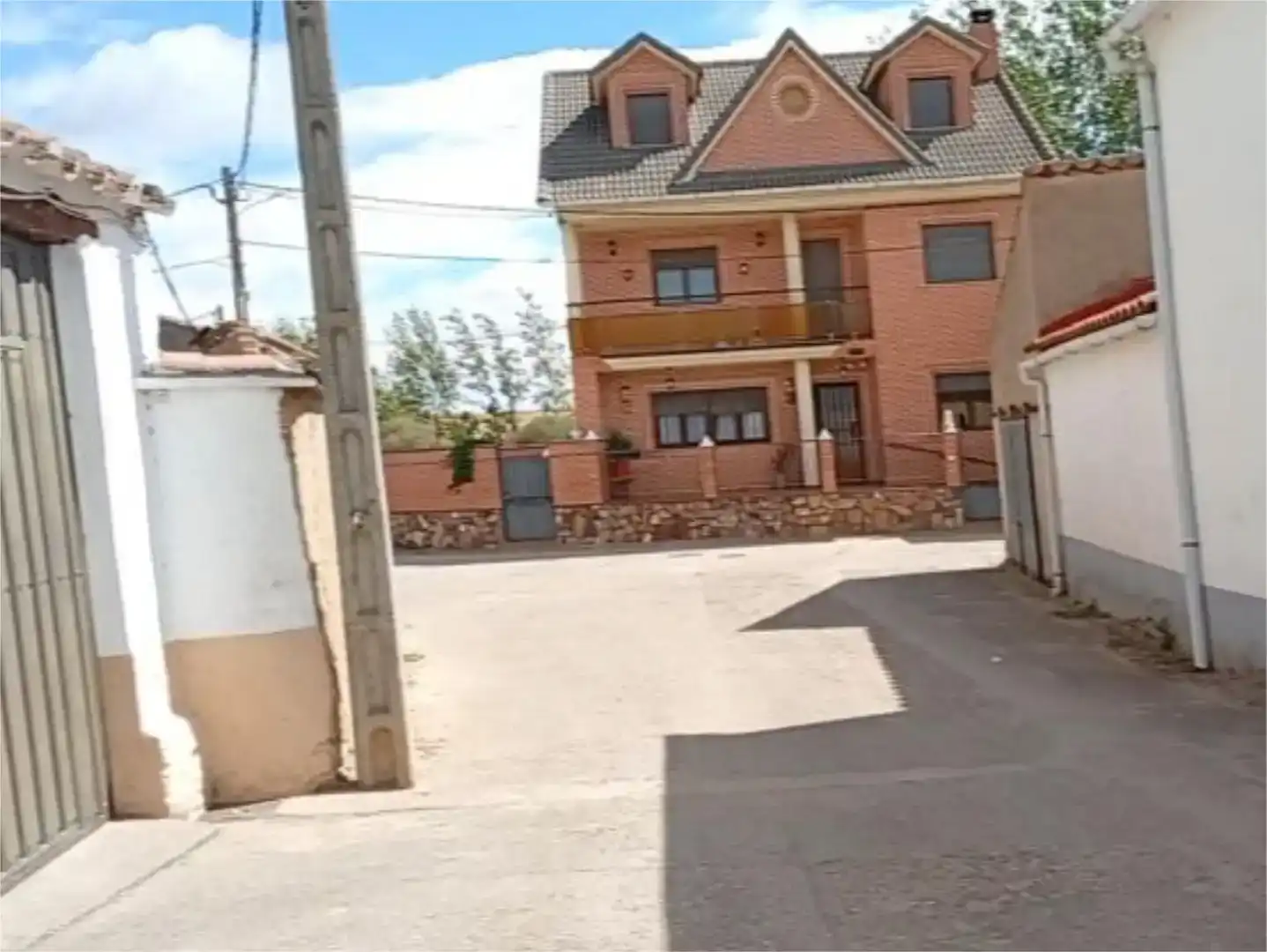 Vista exterior de Casa o xalet en venda en Moreruela de Tábara amb Traster i Moblat