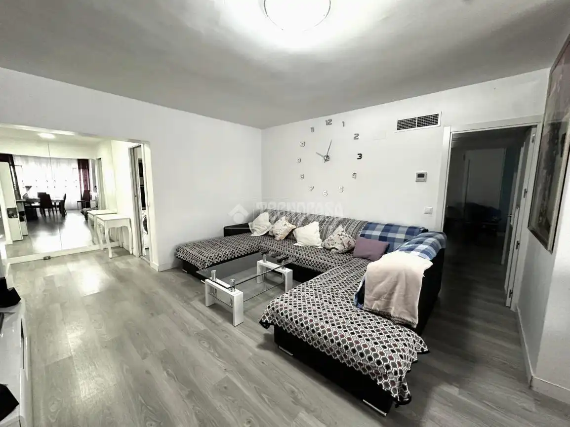 Sala de estar de Piso en venta en Parla con Aire acondicionado, Parquet y Amueblado