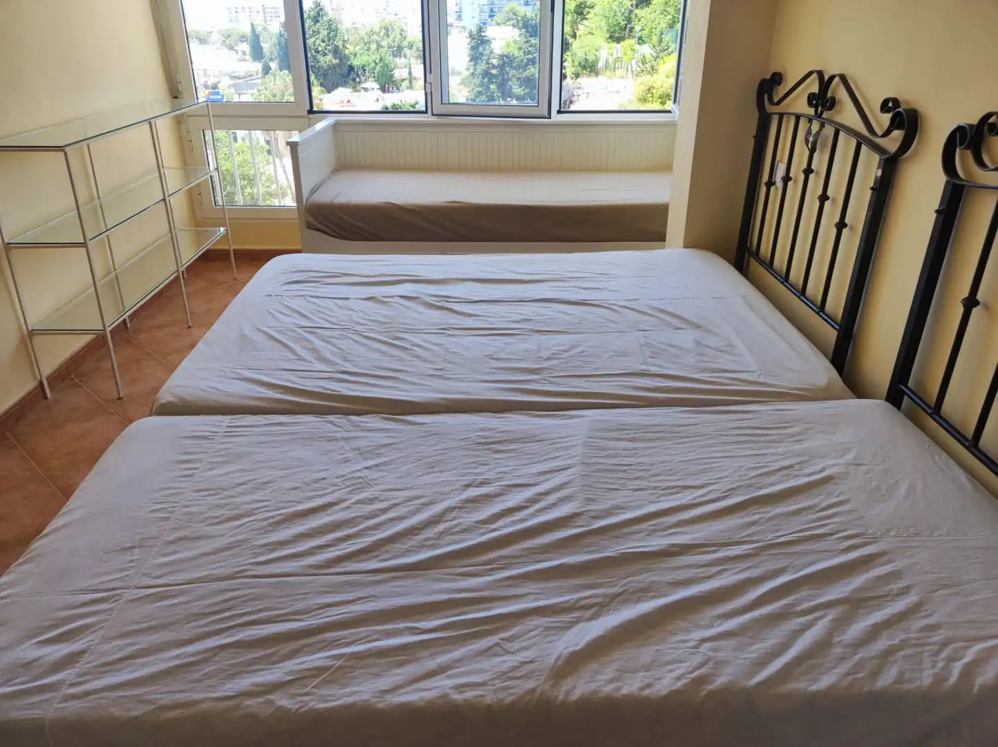 Dormitori de Casa adosada de lloguer en Torremolinos amb Terrassa, Moblat i Rentadora