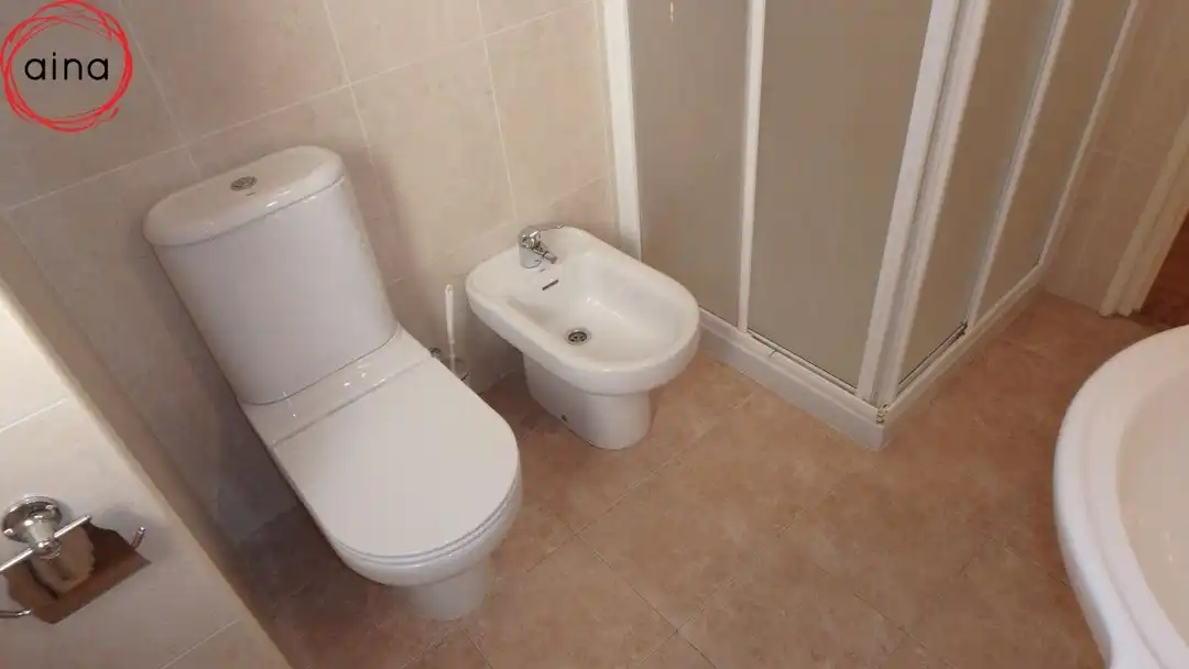 Baño de Piso de alquiler en  Pamplona / Iruña con Calefacción, Terraza y Alarma
