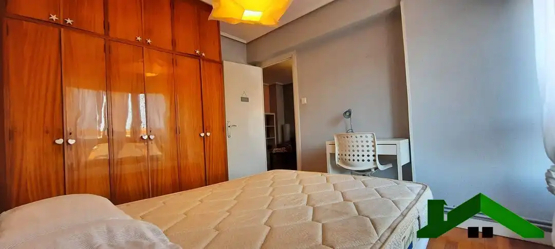Bedroom of Flat for rent in Bilbao   with Heating and Balcony