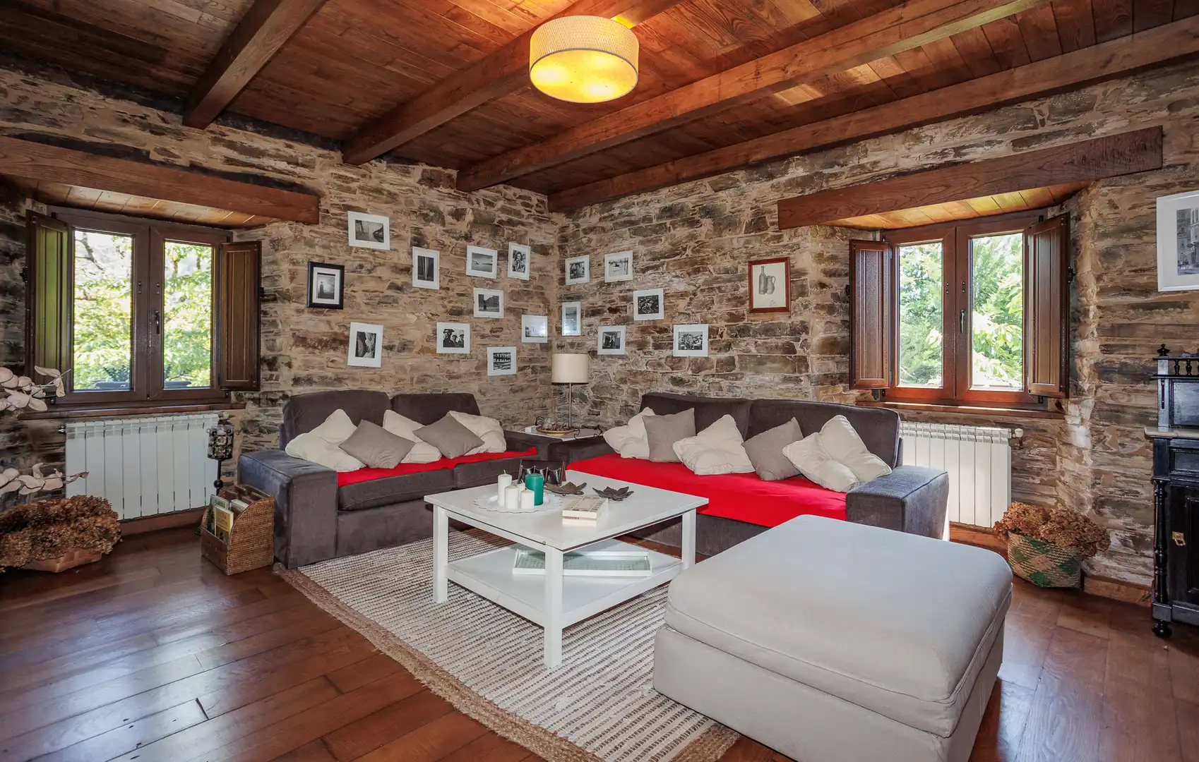 Sala d'estar de Local en venda en A Fonsagrada  amb Moblat