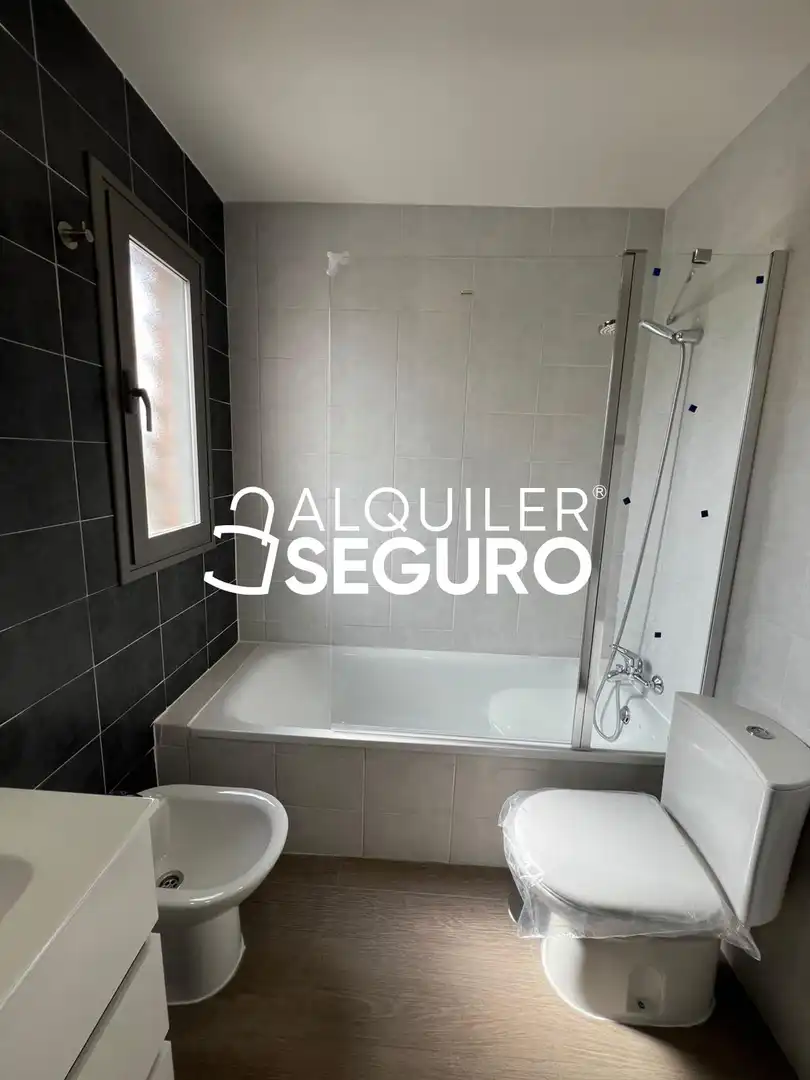 Bathroom of Flat for rent in Fuencarral - El Pardo