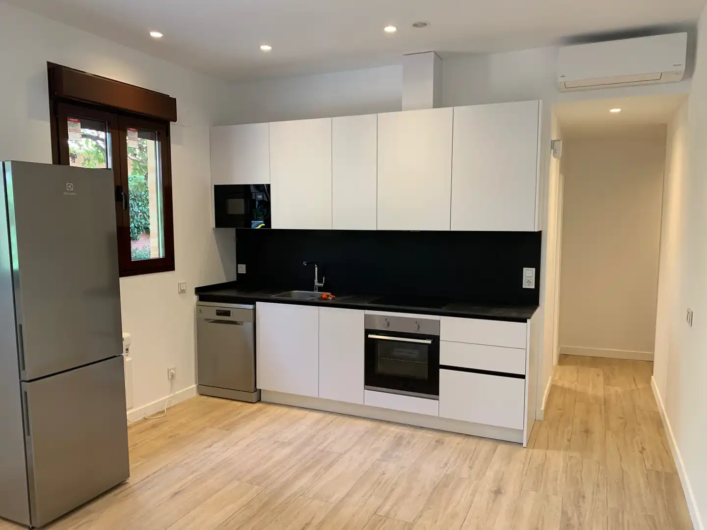 Kitchen of Flat for rent in Madrid  with Air Conditioner, Storage room and Oven
