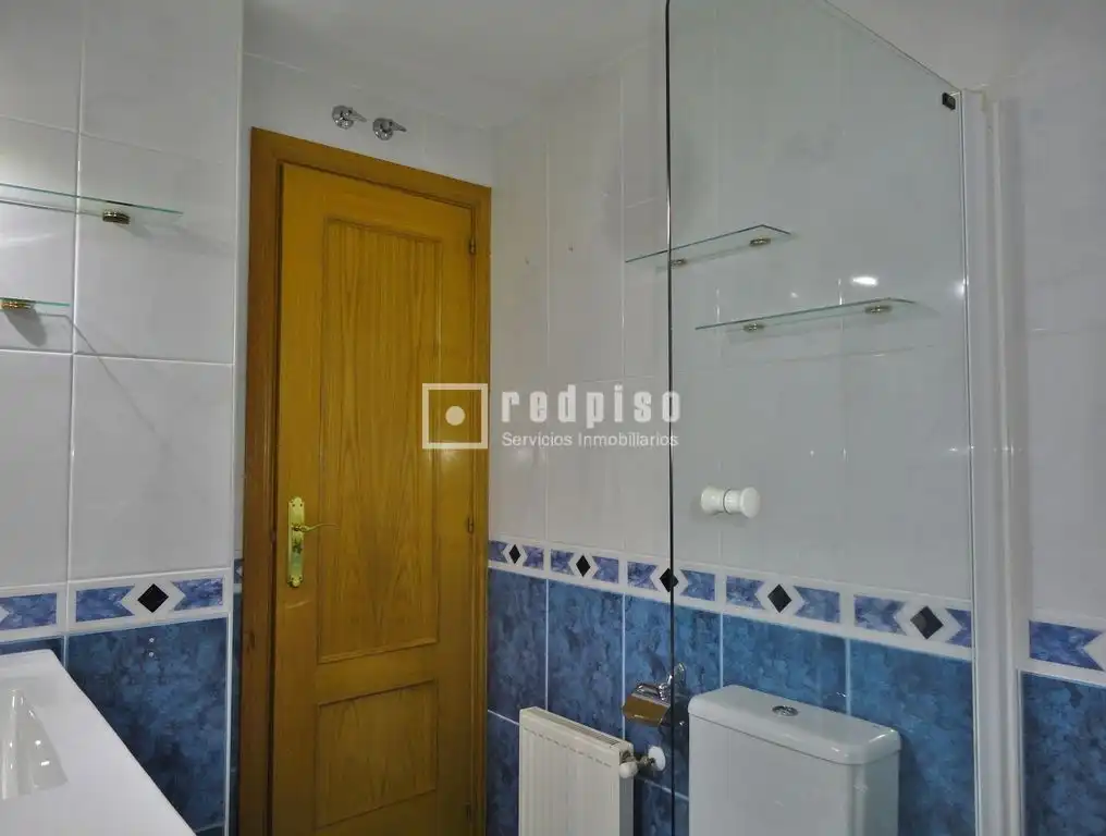 Bathroom of Flat for rent in Madrid  with Air Conditioner, Heating and Private garden