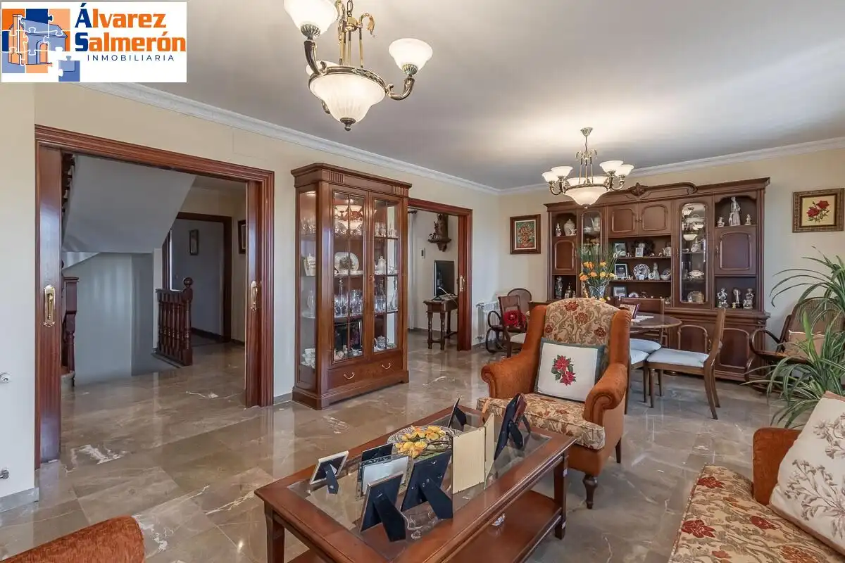 Casa con jardín en venta en Calle MARIANA PINEDA, imagen 10