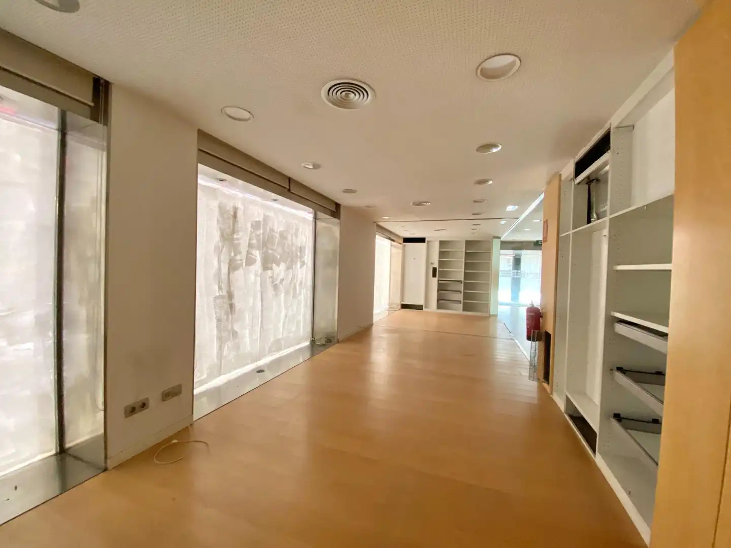 Local comercial en alquiler en Avenida Avenida Condes de San Isidro, imagen 6