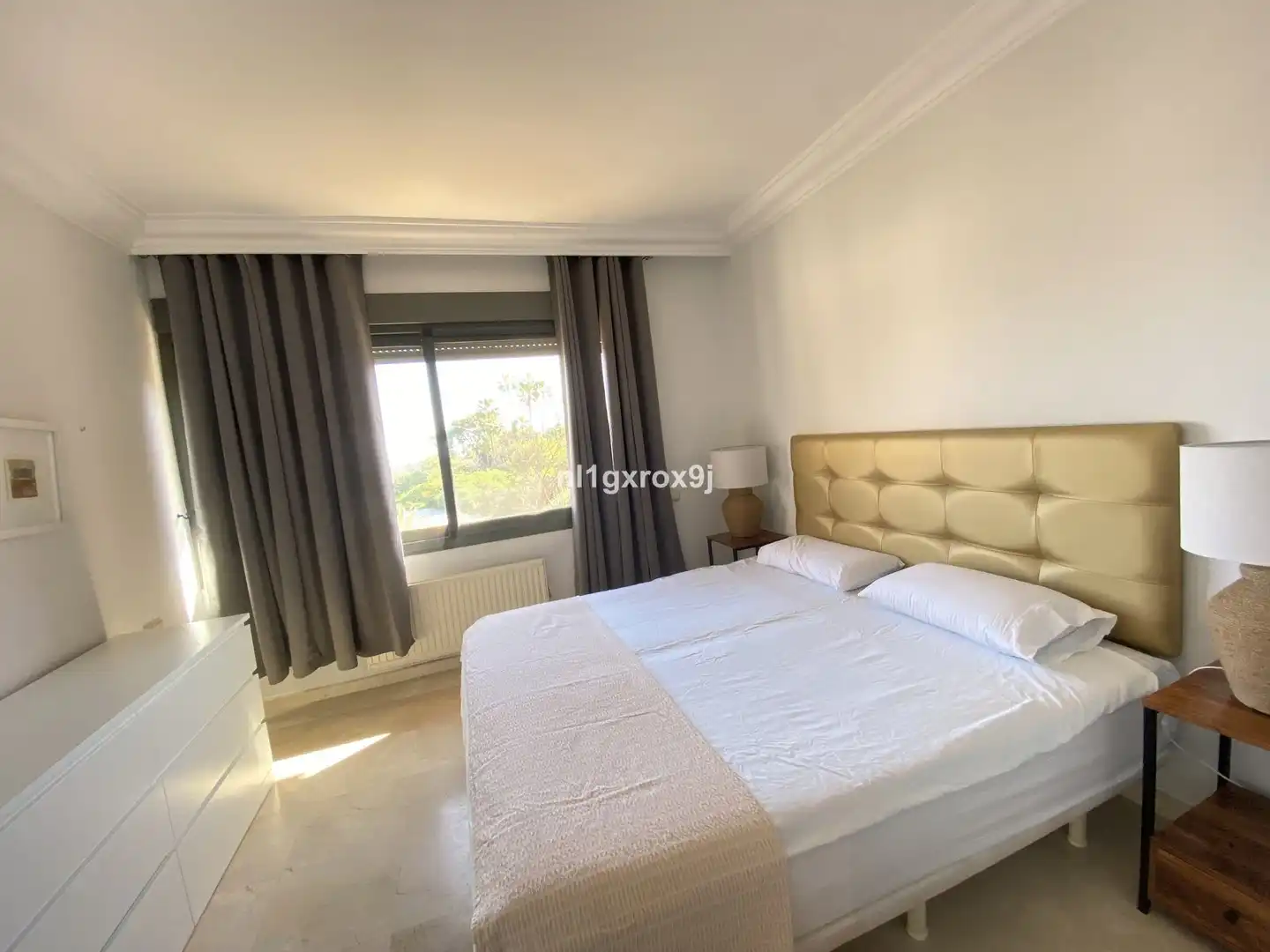 Habitación de Apartamento en venta en Marbella con Terraza, Amueblado y Piscina comunitaria