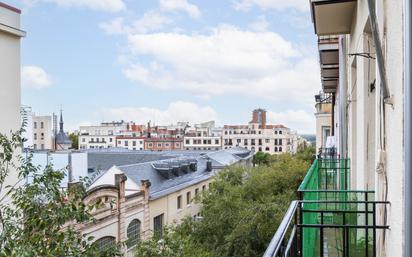 Exterior view of Apartment for sale in  Madrid Capital  with Air Conditioner and Balcony