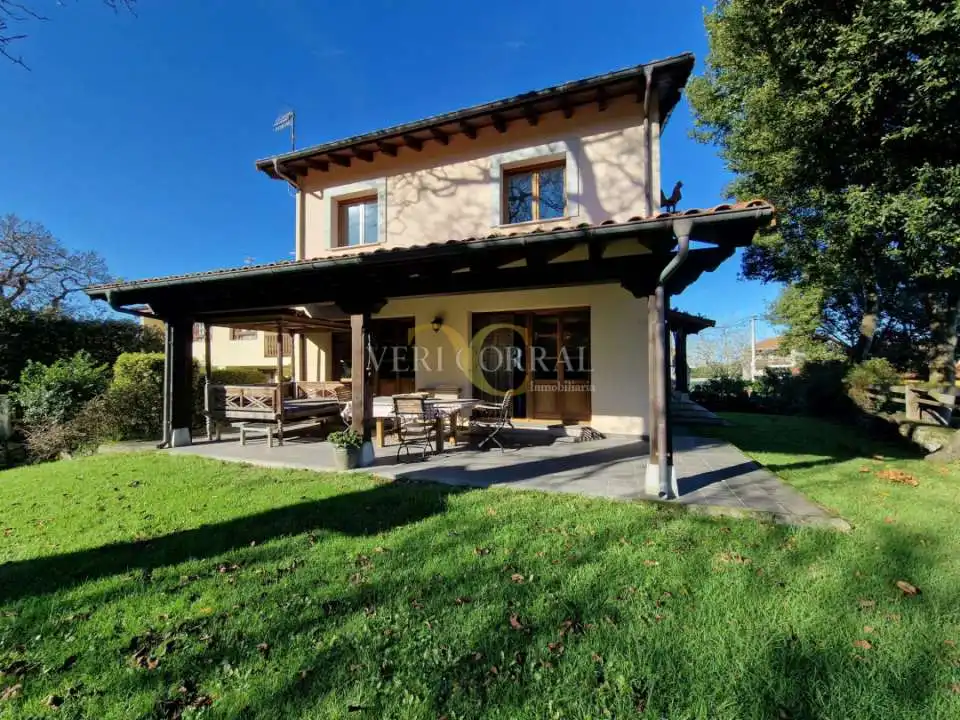 Außenansicht von Haus oder Chalet zum Verkauf in Llanes mit Heizung, Privatgarten und Terrasse