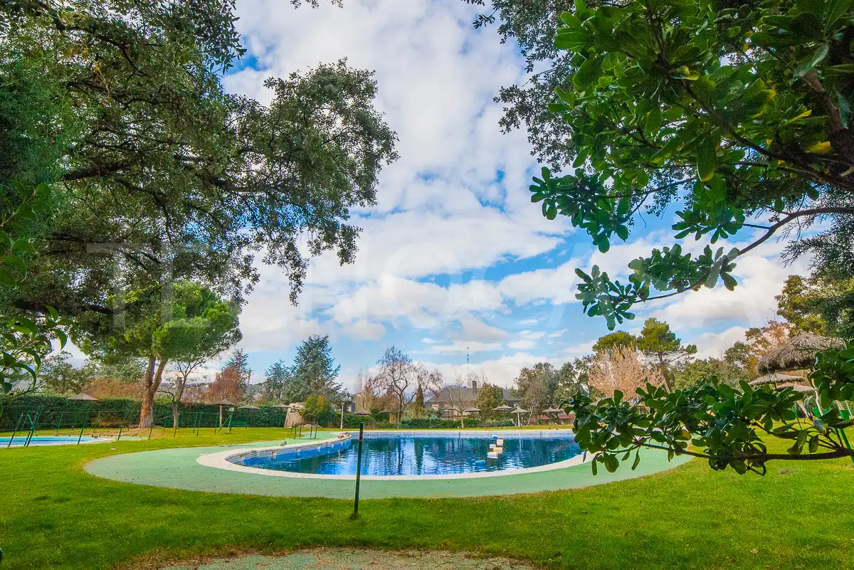 Piscina de Pis en venda en Alpedrete amb Aire condicionat, Calefacció i Terrassa