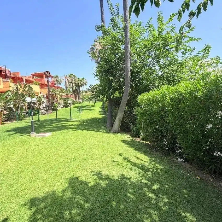Jardín de Ático en venta en Marbella con Aire acondicionado, Calefacción y Jardín privado