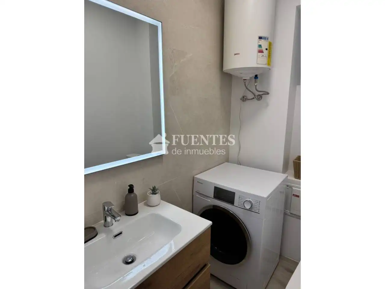 Flat for sale in Calle Victoriano Ximénez de Courer, Florida Alta