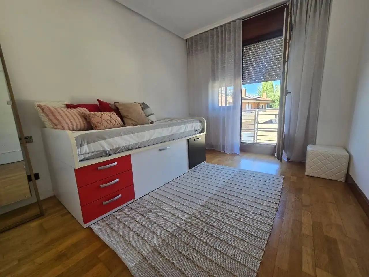 Habitación de Casa o chalet en venta en  Logroño con Calefacción, Jardín privado y Terraza