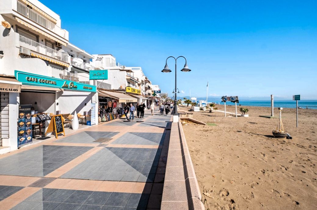 Vista exterior de Apartament en venda en Torremolinos amb Aire condicionat, Terrassa i Moblat