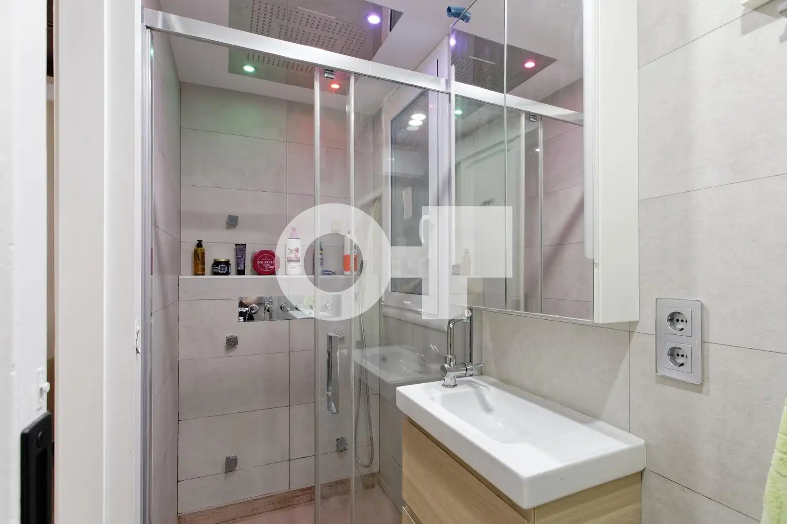 Piso con terraza en venta en Carrer Carrer Consell de Cent, imagen 27