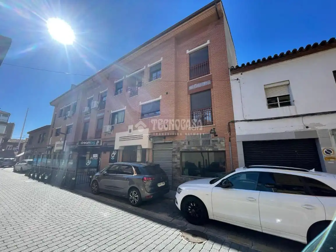 Vista exterior de Local en venda en Azuqueca de Henares