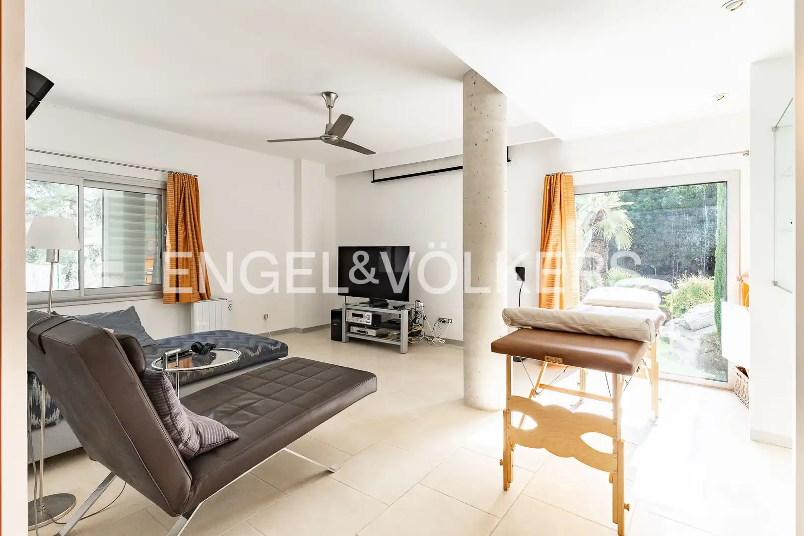 Sala de estar de Casa o chalet en venta en Sant Andreu de Llavaneres con Calefacción, Jardín privado y Parquet