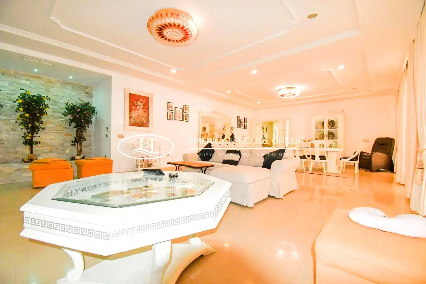 Living room of Houses for sale in Chiclana de la Frontera  with Air Conditioner, Heating and Private garden
