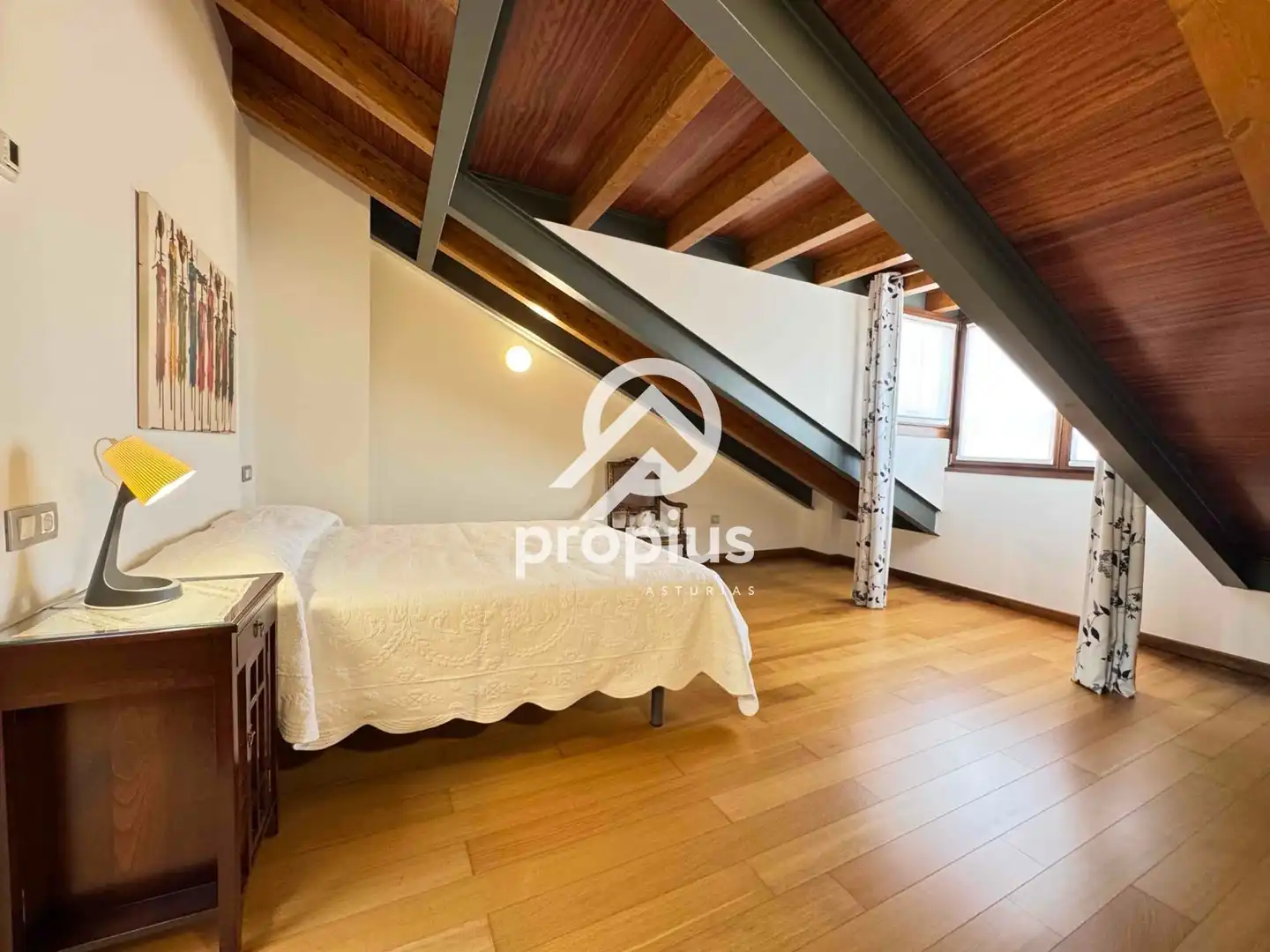 Schlafzimmer von Einfamilien-Reihenhaus zum Verkauf in Llanes mit Heizung und Möbliert