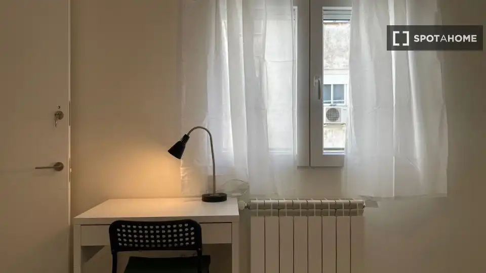 Habitación de Piso de alquiler en Madrid con Aire acondicionado, Calefacción y Amueblado