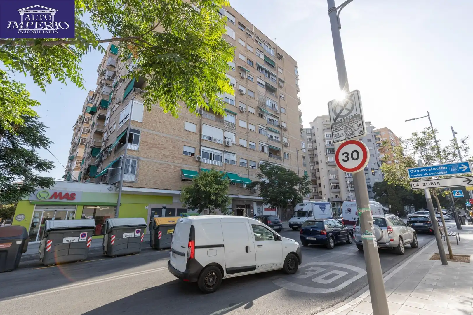 Vista exterior de Pis en venda en Granada amb Aire condicionat, Moblat i Balcó