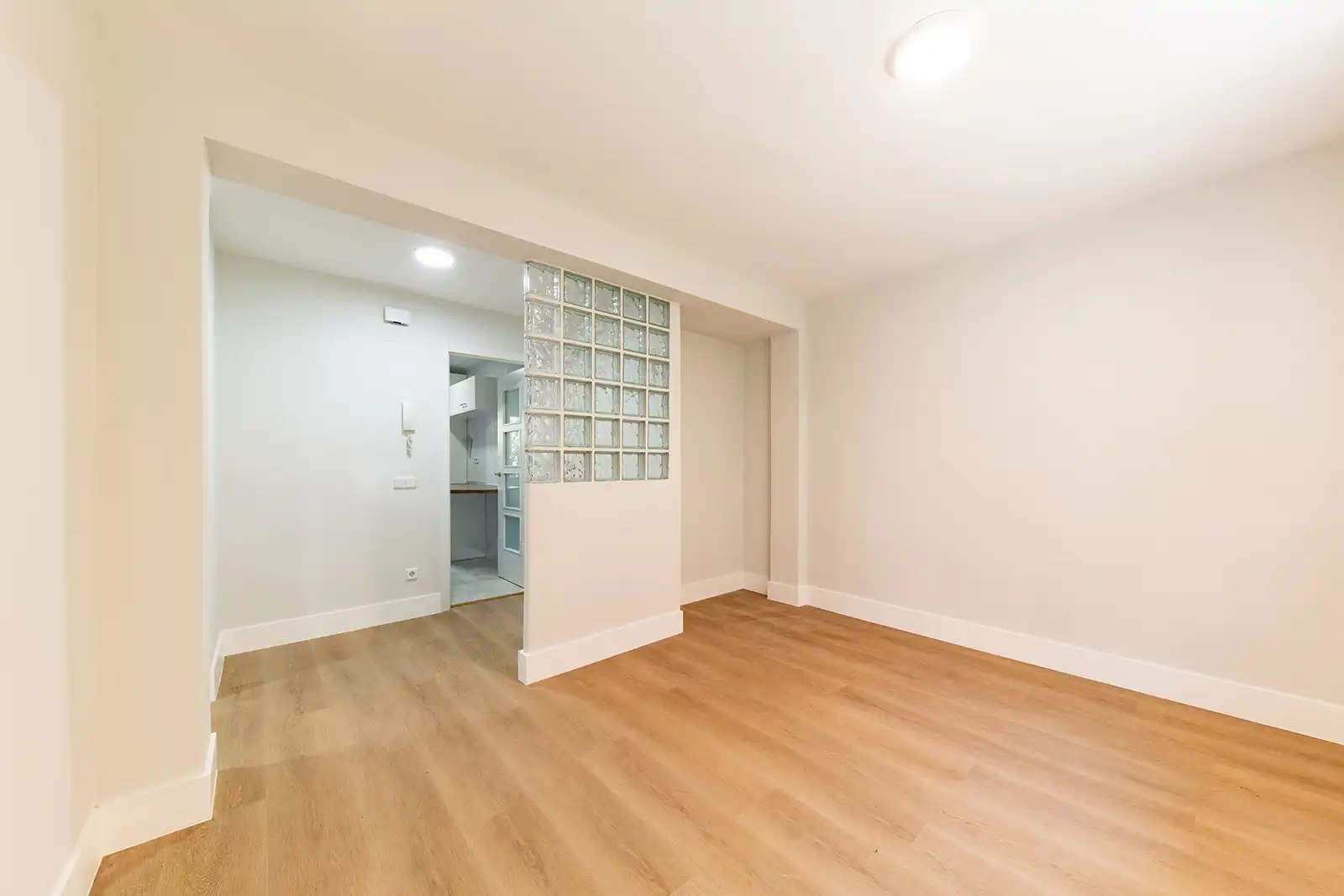 Flat for sale in  Madrid Capital  with Heating, Oven and Washing machine