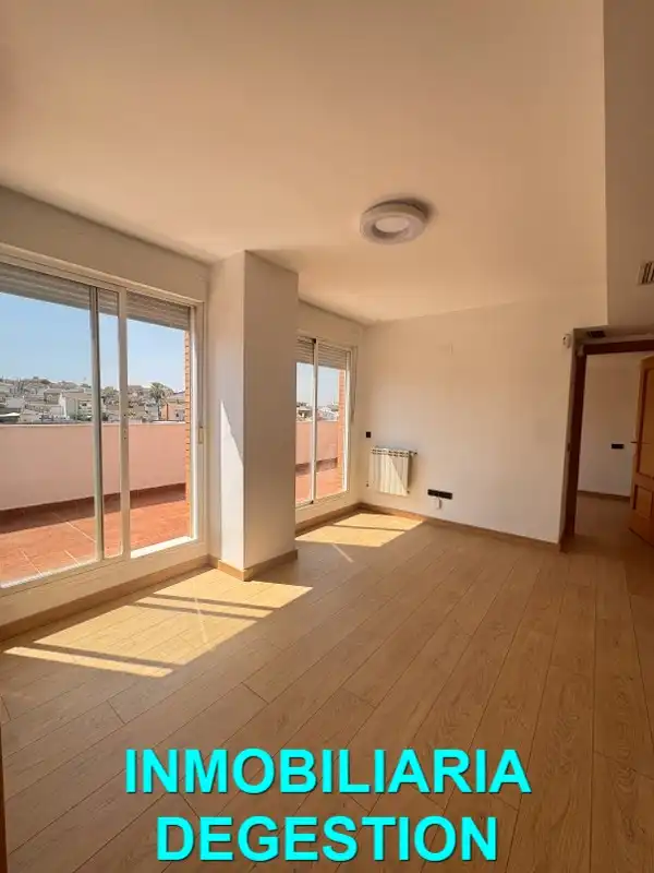 Schlafzimmer von Dachboden zum Verkauf in Linares mit Klimaanlage, Heizung und Parkett