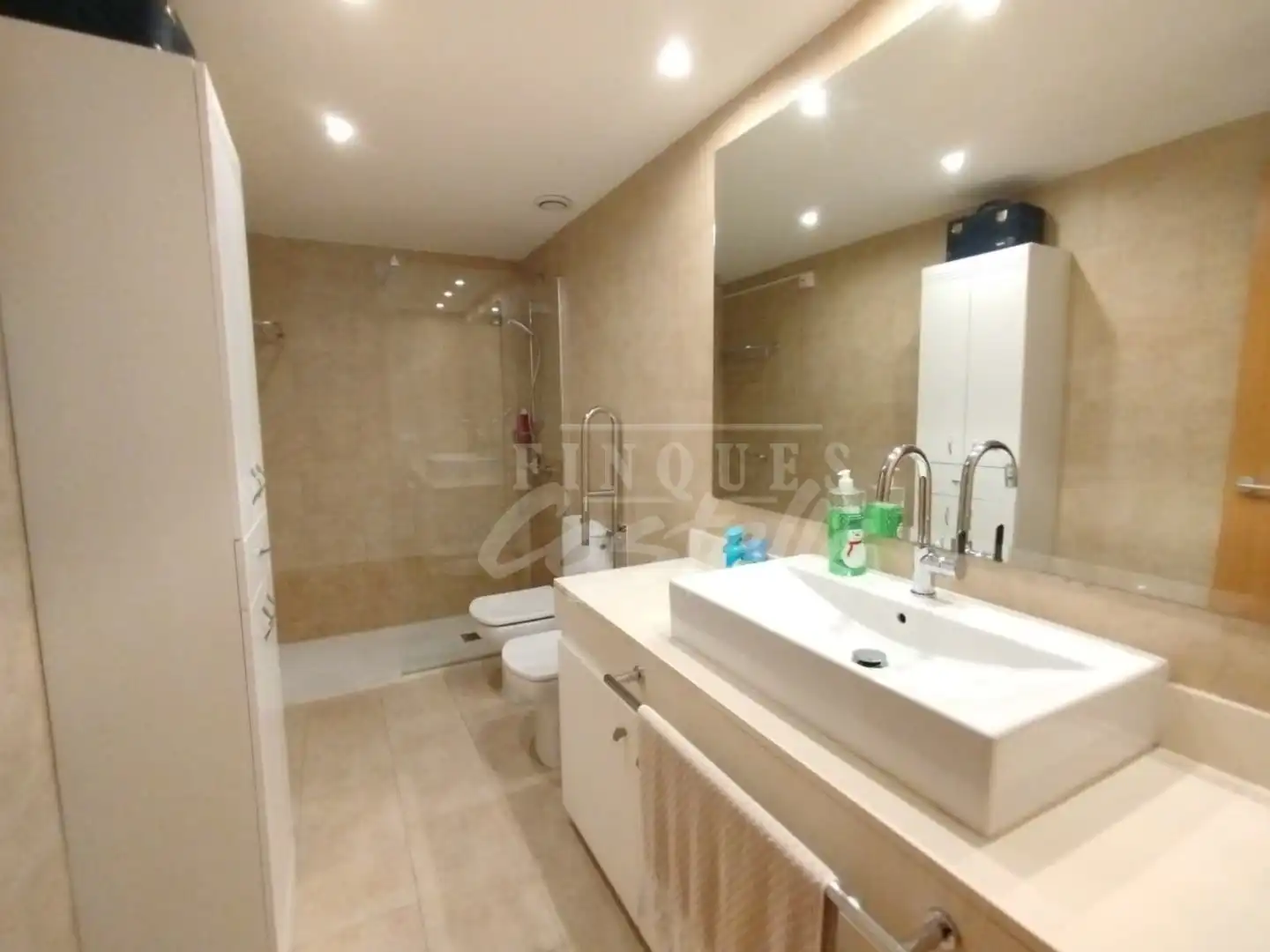 Baño de Piso en venta en Mataró con Aire acondicionado, Calefacción y Terraza