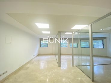 Oficina amb ascensor en venda a Via Augusta