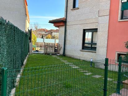 Jardí de Casa o xalet en venda en Vigo  amb Terrassa, Piscina i Balcó