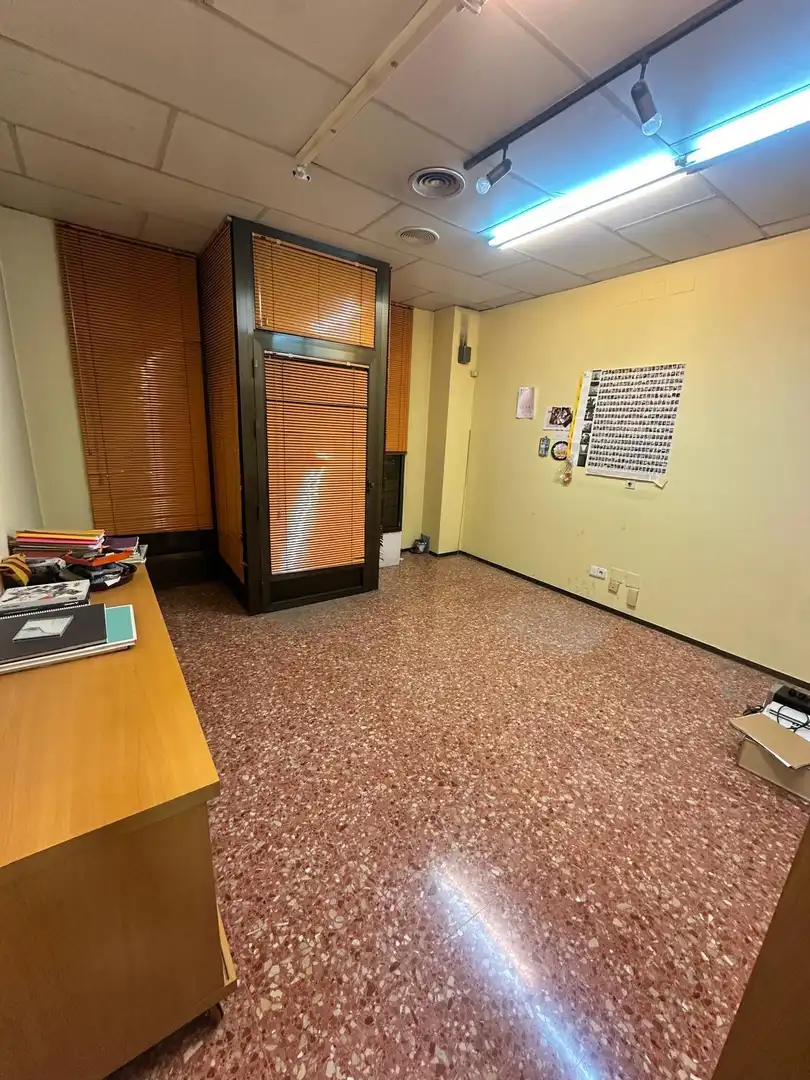 Commercial properties for sale in Torrent  with Air Conditioner and Furnished
