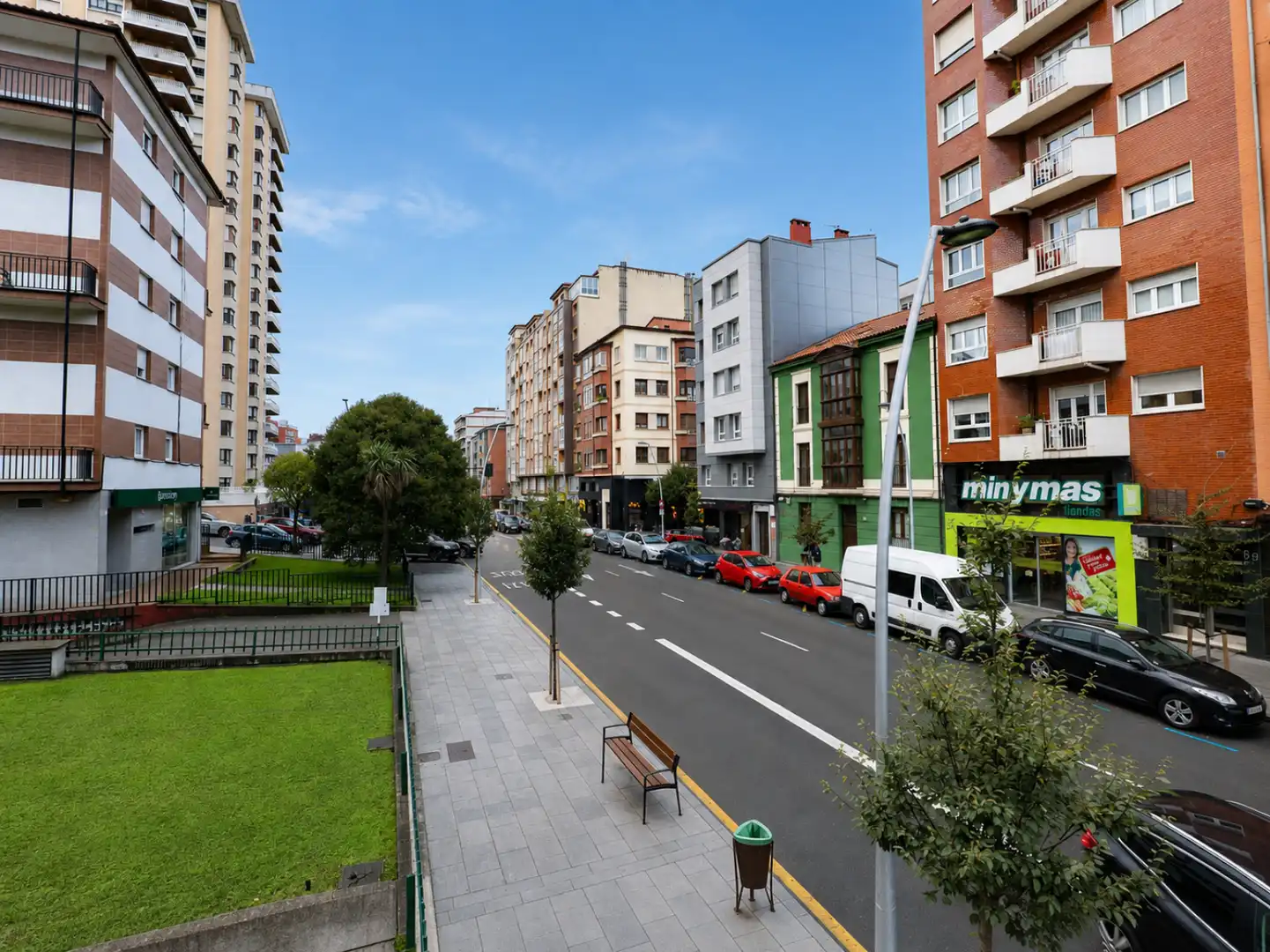 Vista exterior de Pis en venda en Gijón  amb Calefacció, Jardí privat i Parquet