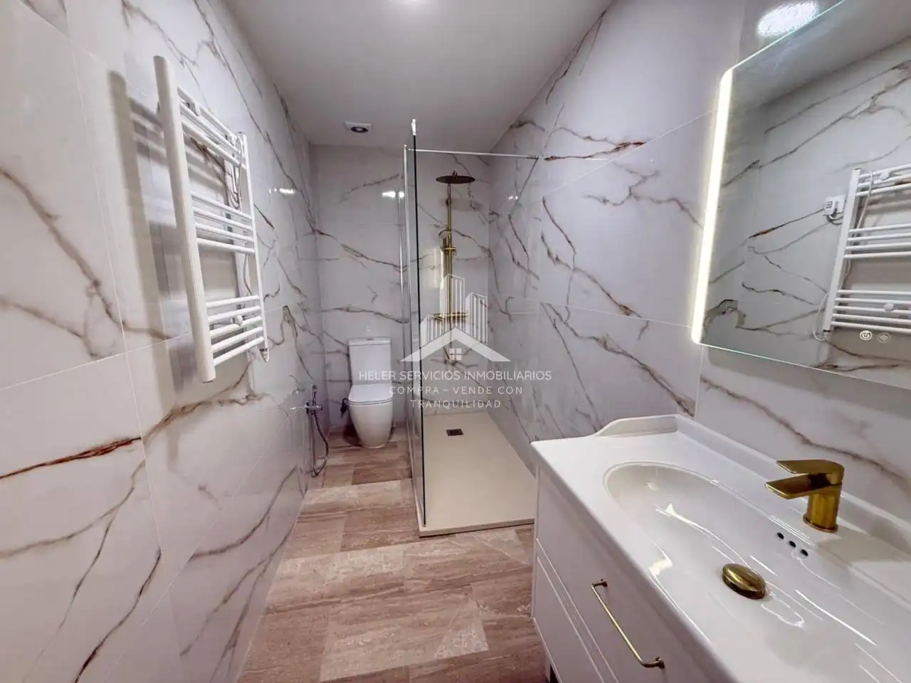 Baño de Piso en venta en Castellón de la Plana / Castelló de la Plana con Aire acondicionado, Calefacción y Alarma