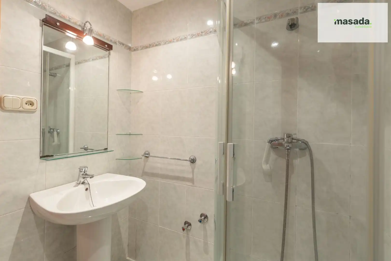 Baño de Piso en venta en Granada con Aire acondicionado, Calefacción y Balcón